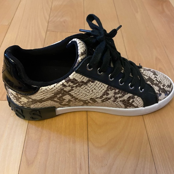 Gorgeous Guess sneakers - Picture 6 of 8